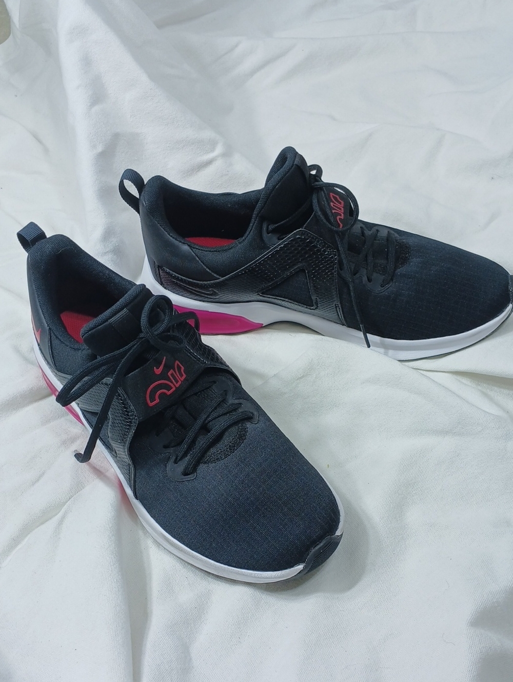Nike Air Women’s Black Sneakers with Pink Accents